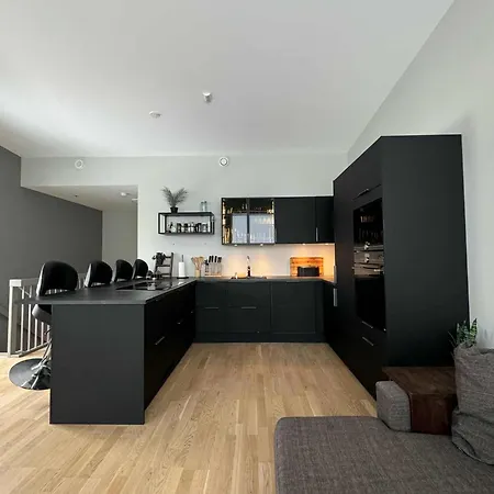 Modern Townhouse In Lofoten Vakantiehuis Leknes